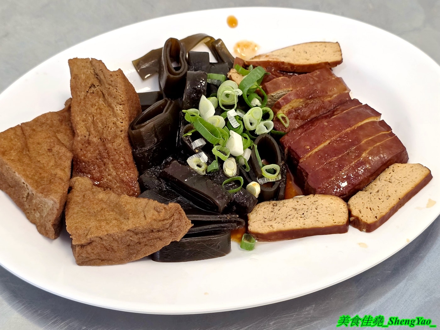 [台中梧棲]福成麵館 – 海線新開幕的一個人小麵館，年輕老闆一人HOLD住全店，麵點看似樸實但有特色，滷味很強，絕對要點。