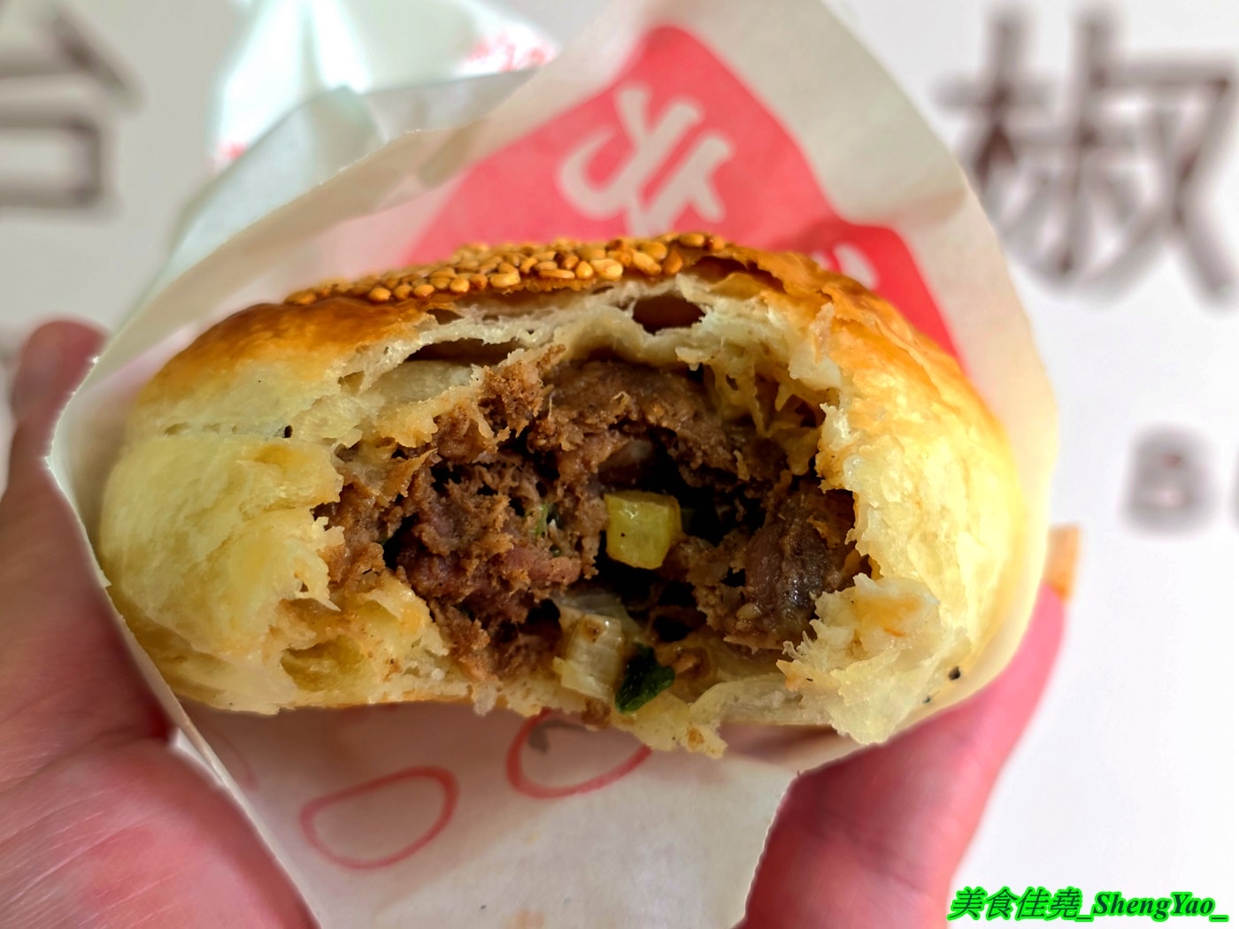 [台中梧棲]大台北胡椒餅 – 歇業好一陣子的梧棲必吃美食回來了，店家在海線已經賣了三十多年，烤餅用料很實在，大推麻辣牛肉餅，敢吃辣的人一定要試看看。
