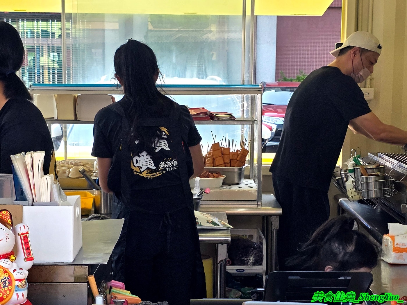 [台中龍井]香噴噴烤肉 – 一星期只賣三天的超強烤肉攤，烤肉串種類新奇多樣，調味很厲害，事先預訂有9折優惠，當日壽星整單5折。