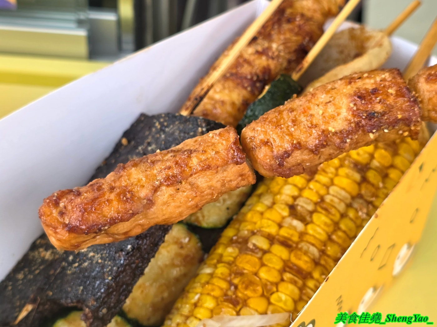 [台中龍井]香噴噴烤肉 – 一星期只賣三天的超強烤肉攤，烤肉串種類新奇多樣，調味很厲害，事先預訂有9折優惠，當日壽星整單5折。
