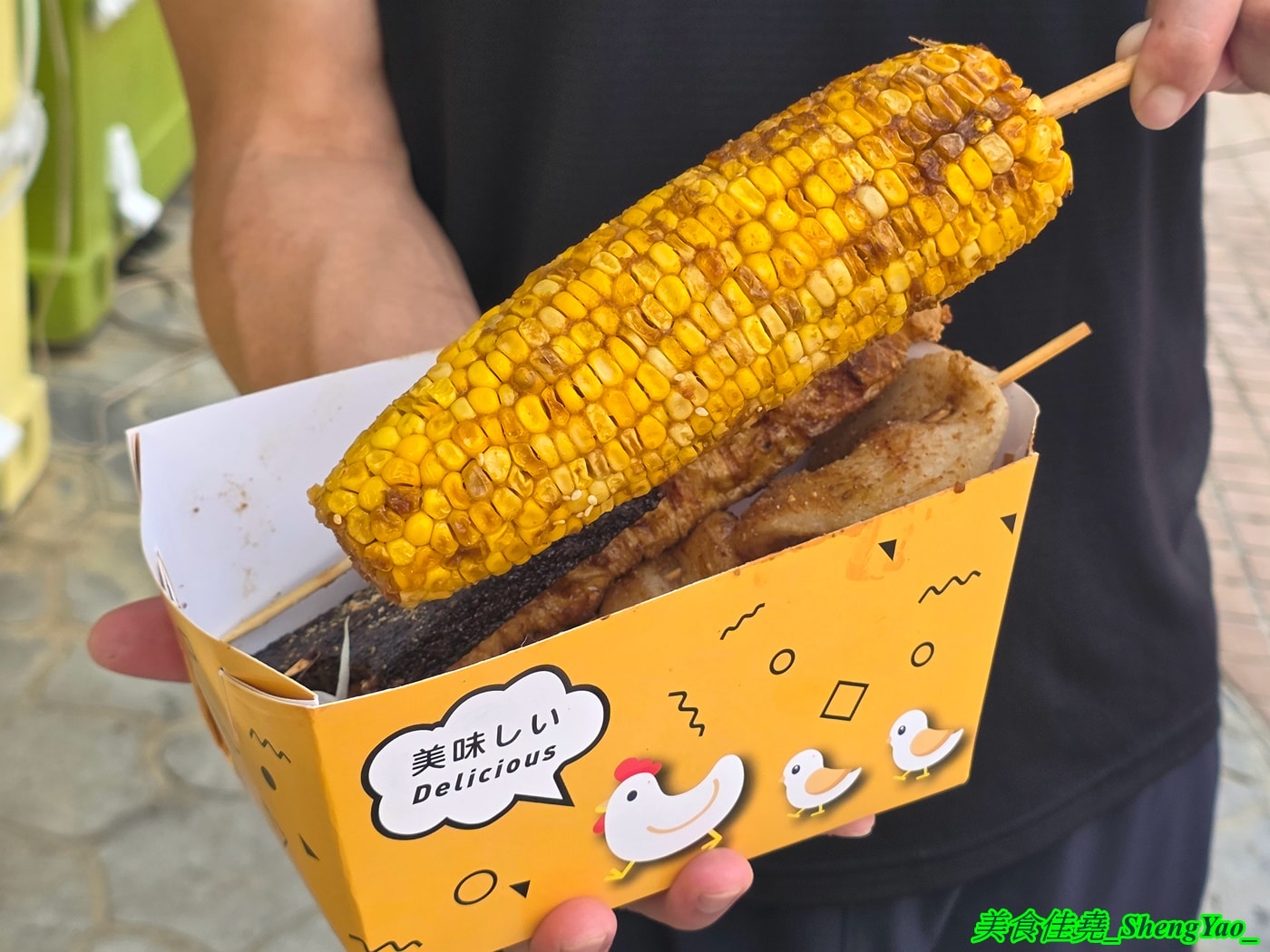 [台中龍井]香噴噴烤肉 – 一星期只賣三天的超強烤肉攤，烤肉串種類新奇多樣，調味很厲害，事先預訂有9折優惠，當日壽星整單5折。