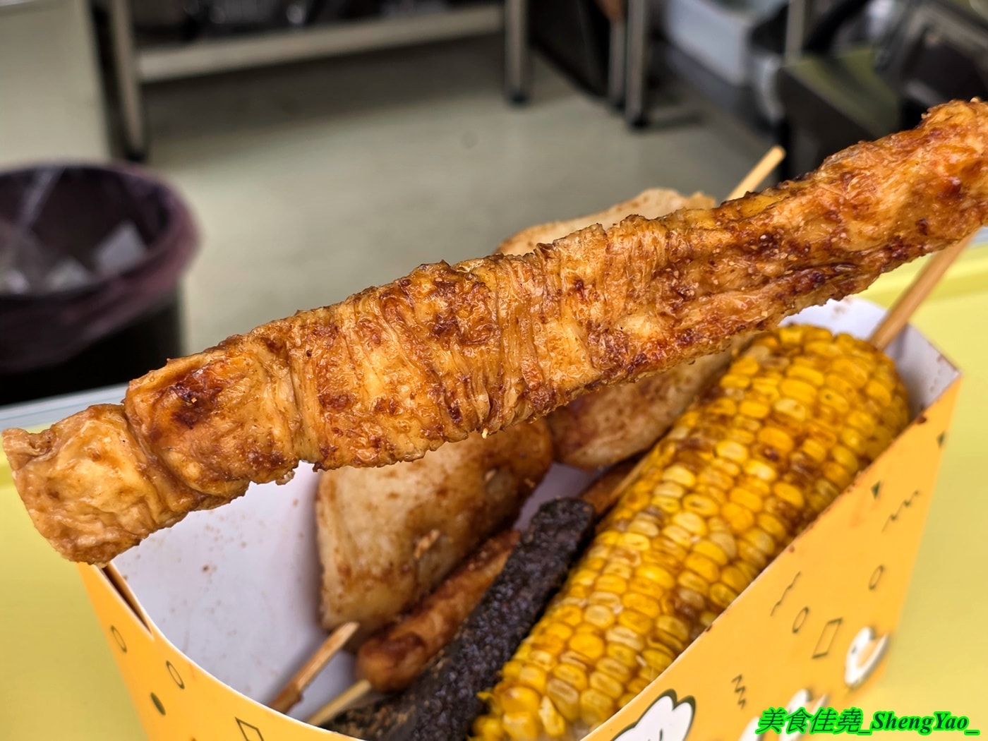 [台中龍井]香噴噴烤肉 – 一星期只賣三天的超強烤肉攤，烤肉串種類新奇多樣，調味很厲害，事先預訂有9折優惠，當日壽星整單5折。