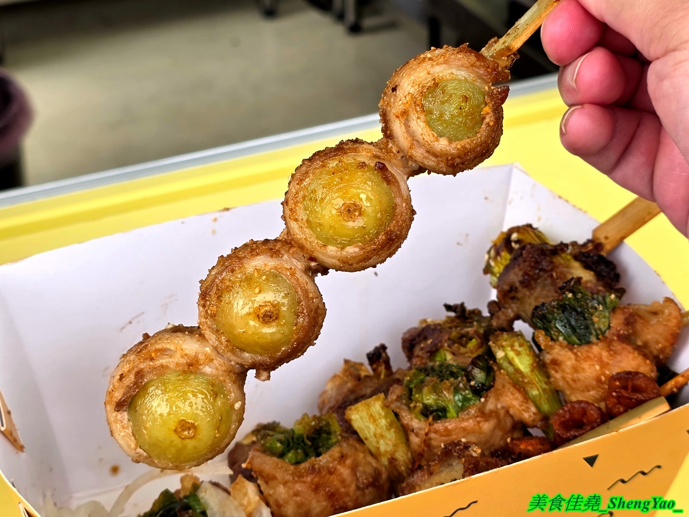 [台中龍井]香噴噴烤肉 – 一星期只賣三天的超強烤肉攤，烤肉串種類新奇多樣，調味很厲害，事先預訂有9折優惠，當日壽星整單5折。