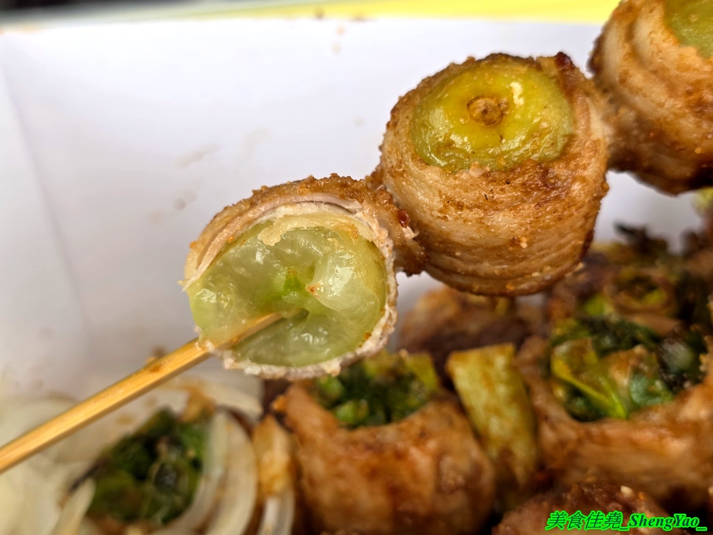 [台中龍井]香噴噴烤肉 – 一星期只賣三天的超強烤肉攤，烤肉串種類新奇多樣，調味很厲害，事先預訂有9折優惠，當日壽星整單5折。