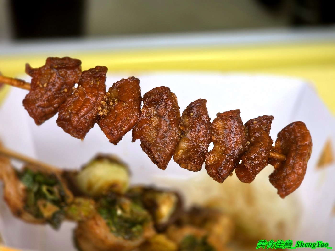 [台中龍井]香噴噴烤肉 – 一星期只賣三天的超強烤肉攤，烤肉串種類新奇多樣，調味很厲害，事先預訂有9折優惠，當日壽星整單5折。