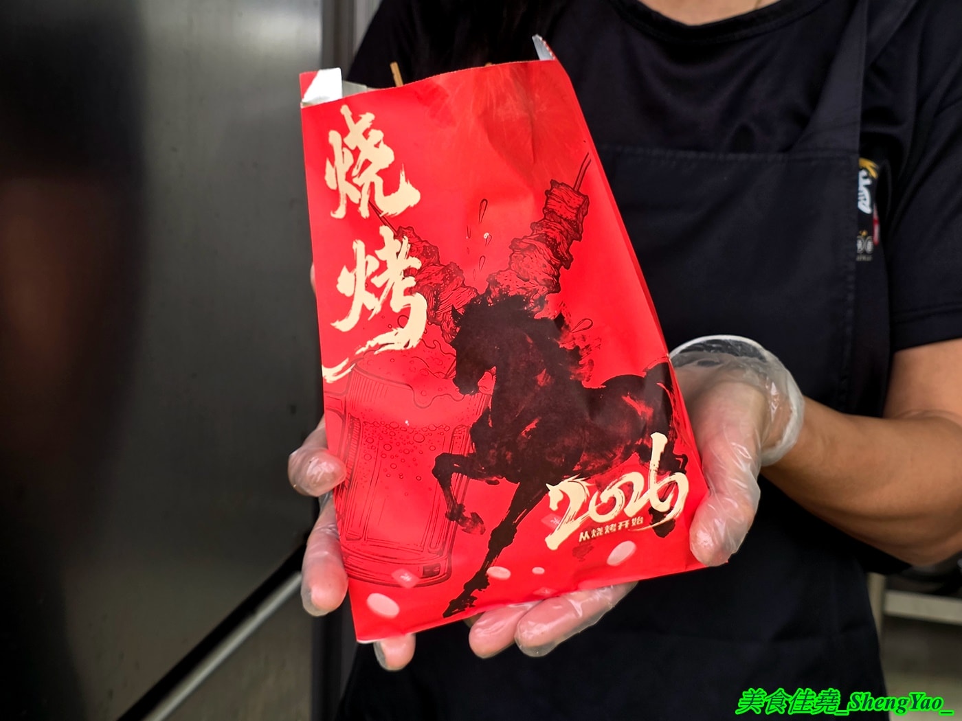 [台中龍井]香噴噴烤肉 – 一星期只賣三天的超強烤肉攤，烤肉串種類新奇多樣，調味很厲害，事先預訂有9折優惠，當日壽星整單5折。