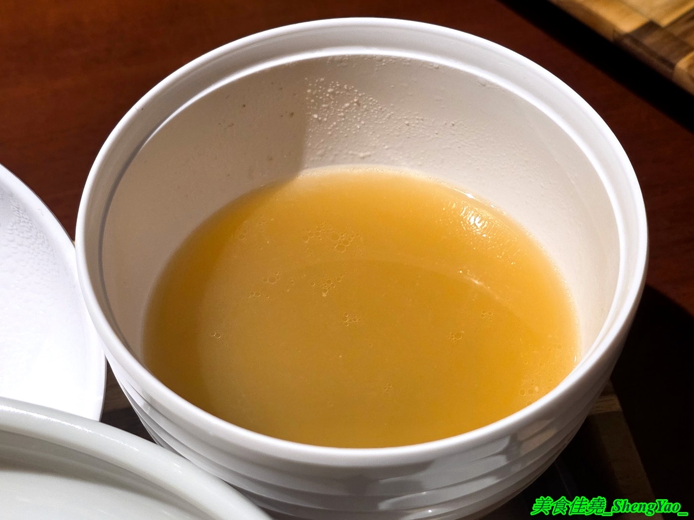 [台中沙鹿]洸拉麵 – 台中新深夜拉麵店，主廚有法式料理經驗，還獲得過米其林殊榮，拉麵主打雞濃白湯湯頭，最低220元就有全部配料，營業到半夜一點，夜貓族吃宵夜好去處。