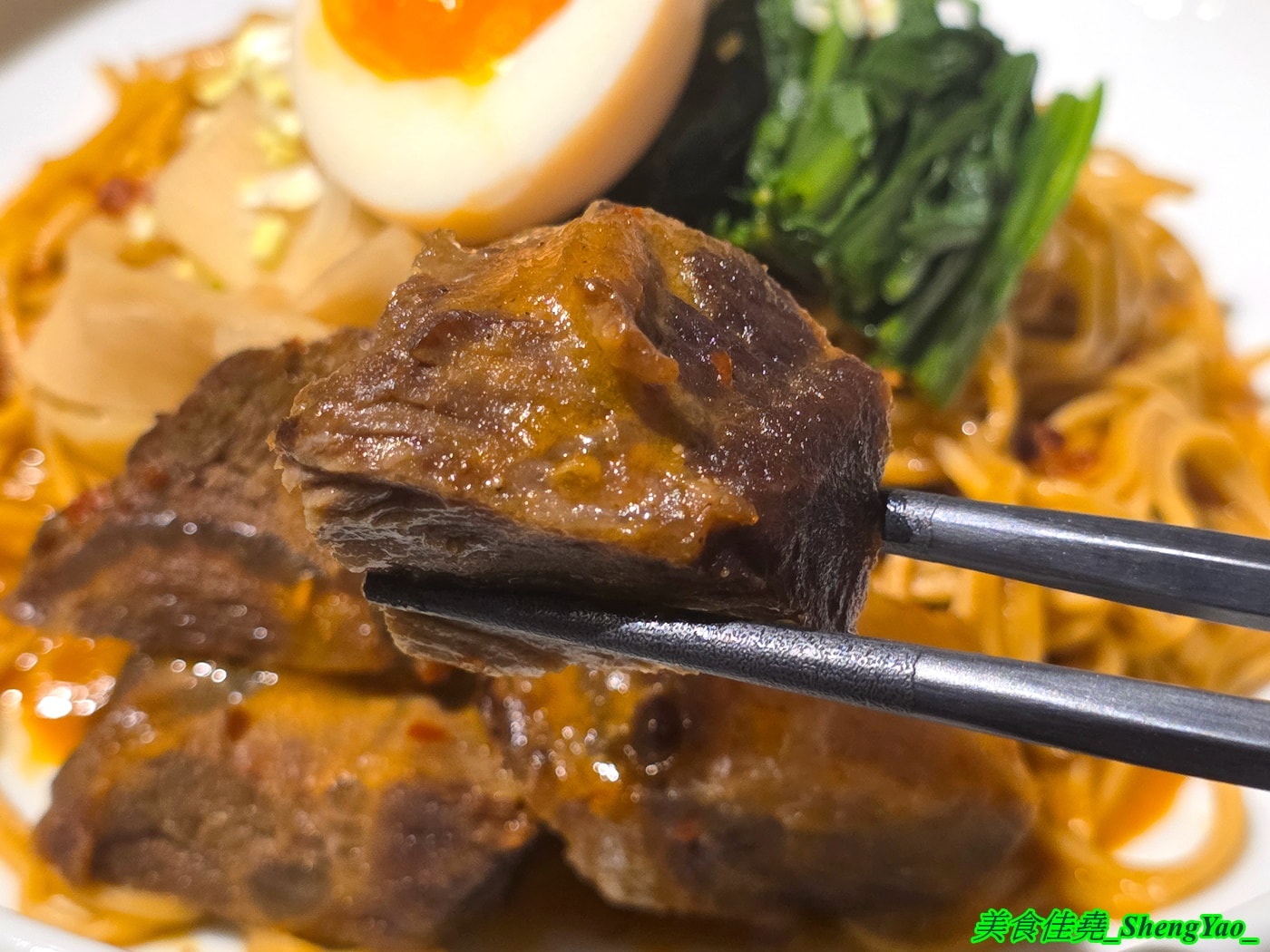 [台中沙鹿]洸拉麵 – 台中新深夜拉麵店，主廚有法式料理經驗，還獲得過米其林殊榮，拉麵主打雞濃白湯湯頭，最低220元就有全部配料，營業到半夜一點，夜貓族吃宵夜好去處。