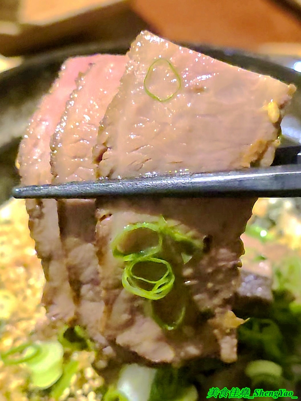 [台中沙鹿]洸拉麵 – 台中新深夜拉麵店，主廚有法式料理經驗，還獲得過米其林殊榮，拉麵主打雞濃白湯湯頭，最低220元就有全部配料，營業到半夜一點，夜貓族吃宵夜好去處。