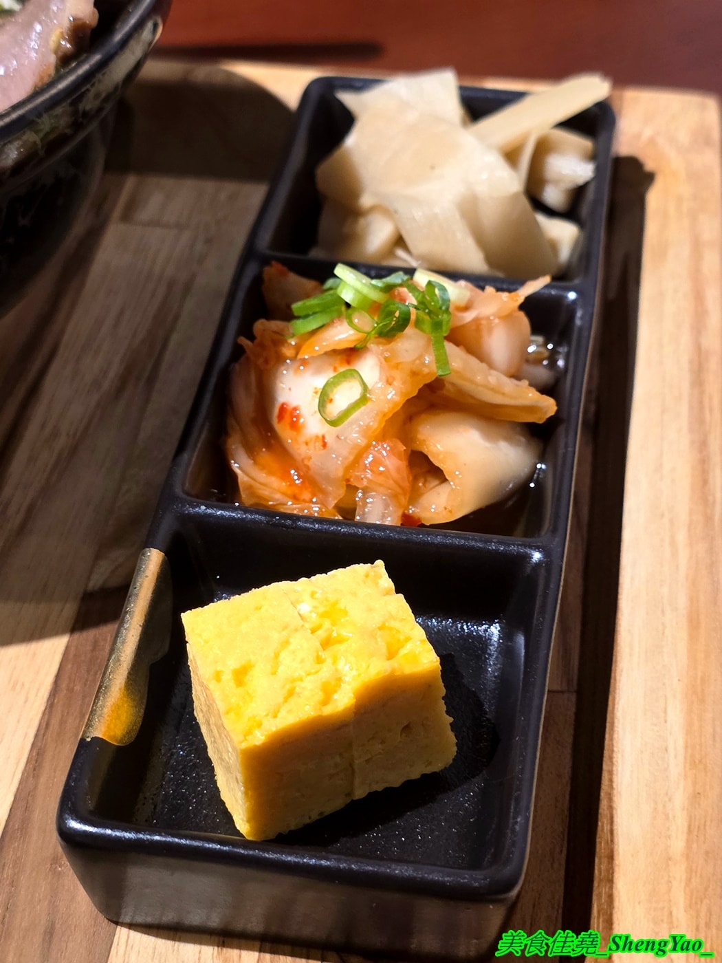 [台中沙鹿]洸拉麵 – 台中新深夜拉麵店，主廚有法式料理經驗，還獲得過米其林殊榮，拉麵主打雞濃白湯湯頭，最低220元就有全部配料，營業到半夜一點，夜貓族吃宵夜好去處。