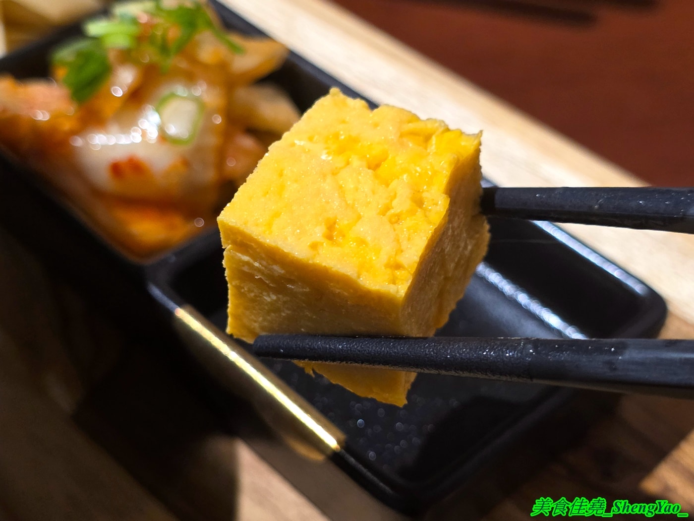 [台中沙鹿]洸拉麵 – 台中新深夜拉麵店，主廚有法式料理經驗，還獲得過米其林殊榮，拉麵主打雞濃白湯湯頭，最低220元就有全部配料，營業到半夜一點，夜貓族吃宵夜好去處。