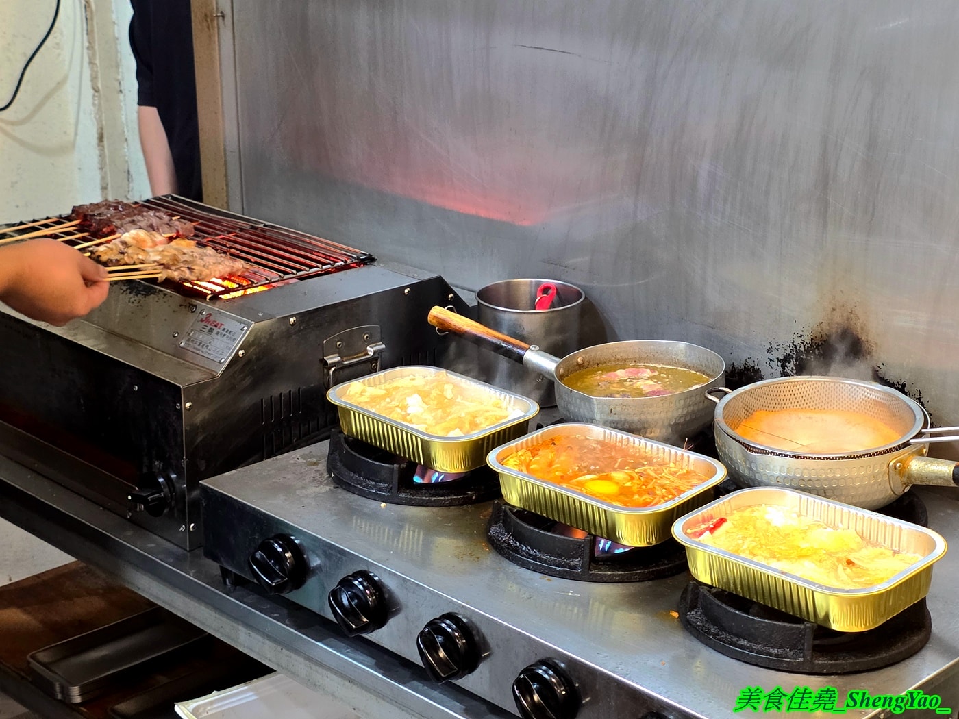 [台中沙鹿]錫遊記 – 海線罕見的錫紙燒料理，有兩種口味和多種肉類海鮮食材可選擇搭配，料多豐富，最低只要128元，內用還有免費白飯飲料。