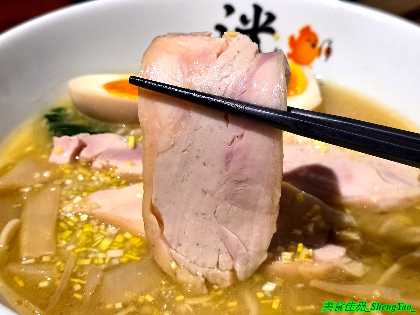 [台中沙鹿]洸拉麵 – 台中新深夜拉麵店，主廚有法式料理經驗，還獲得過米其林殊榮，拉麵主打雞濃白湯湯頭，最低220元就有全部配料，營業到半夜一點，夜貓族吃宵夜好去處。