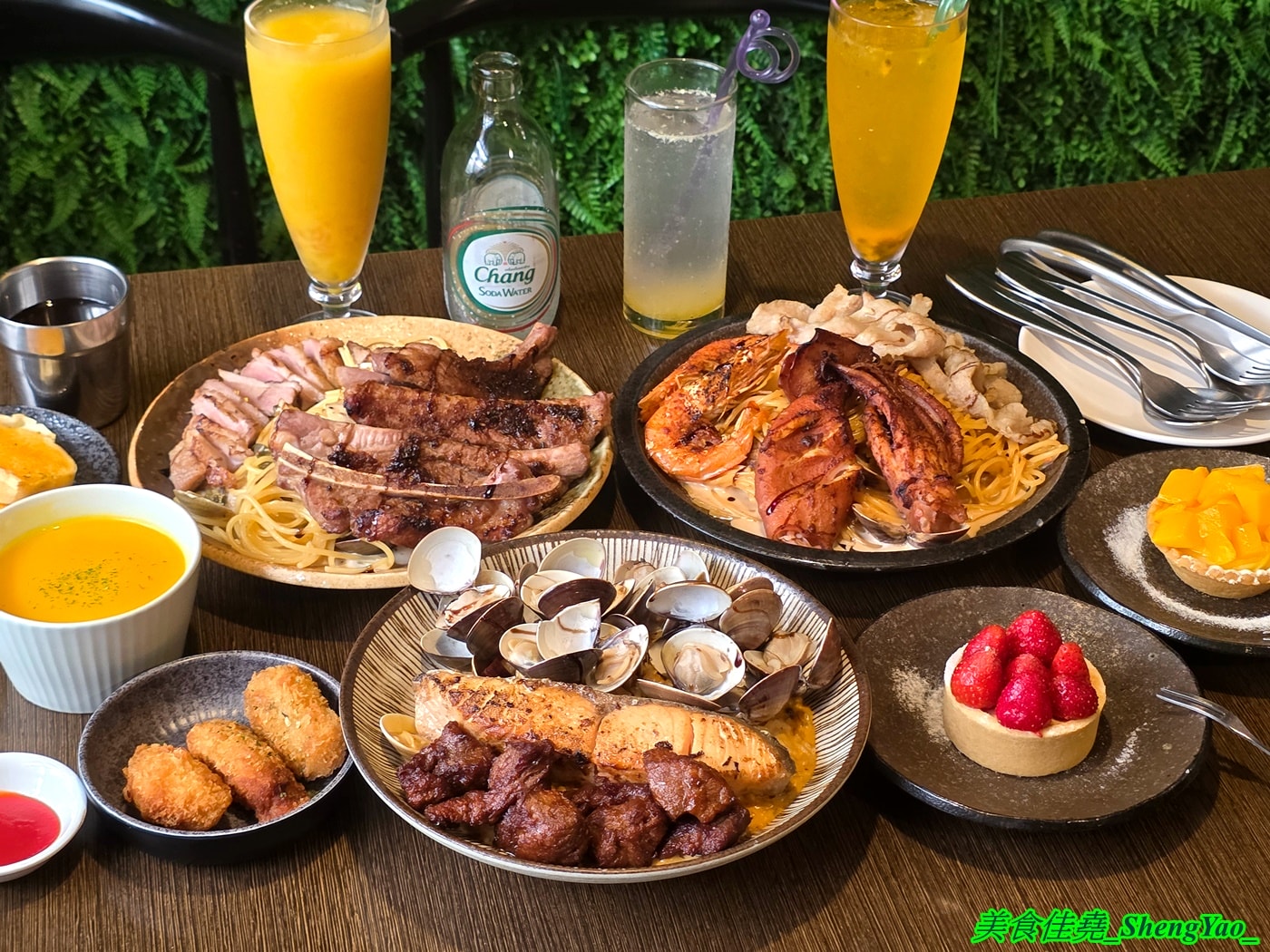[台中北區]高沐 Pasta&Steak – 台中必吃的義大利麵，口味獨特用料有創意，主菜可自由搭配，廢墟風裝潢很有特色，一個人來吃還有打折喔。