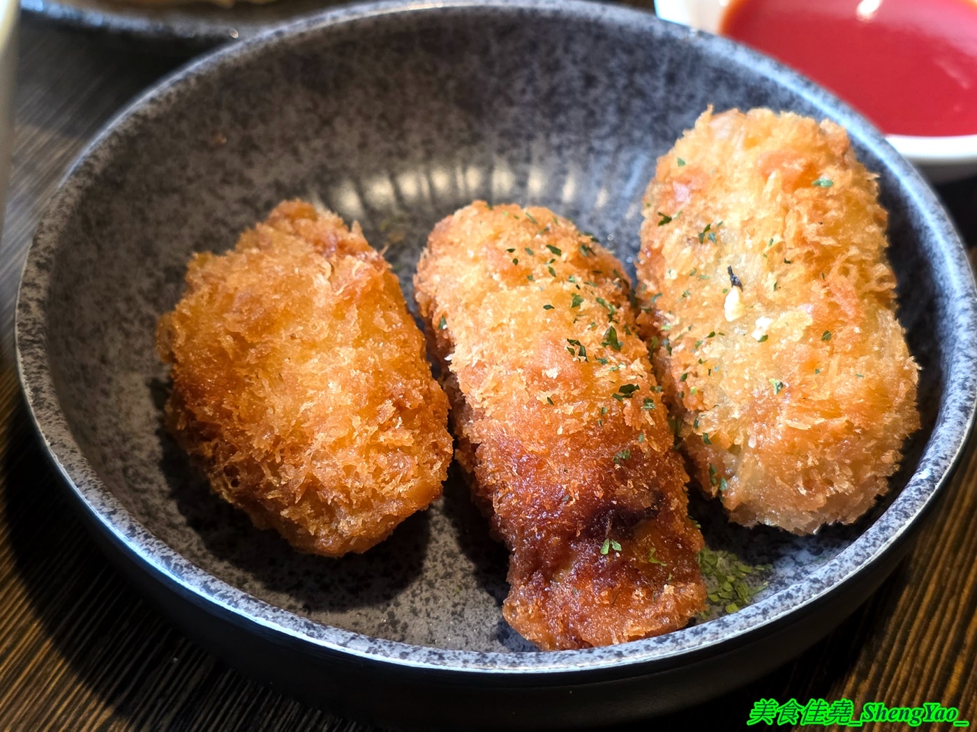 [台中北區]高沐 Pasta&Steak – 台中必吃的義大利麵，口味獨特用料有創意，主菜可自由搭配，廢墟風裝潢很有特色，一個人來吃還有打折喔。