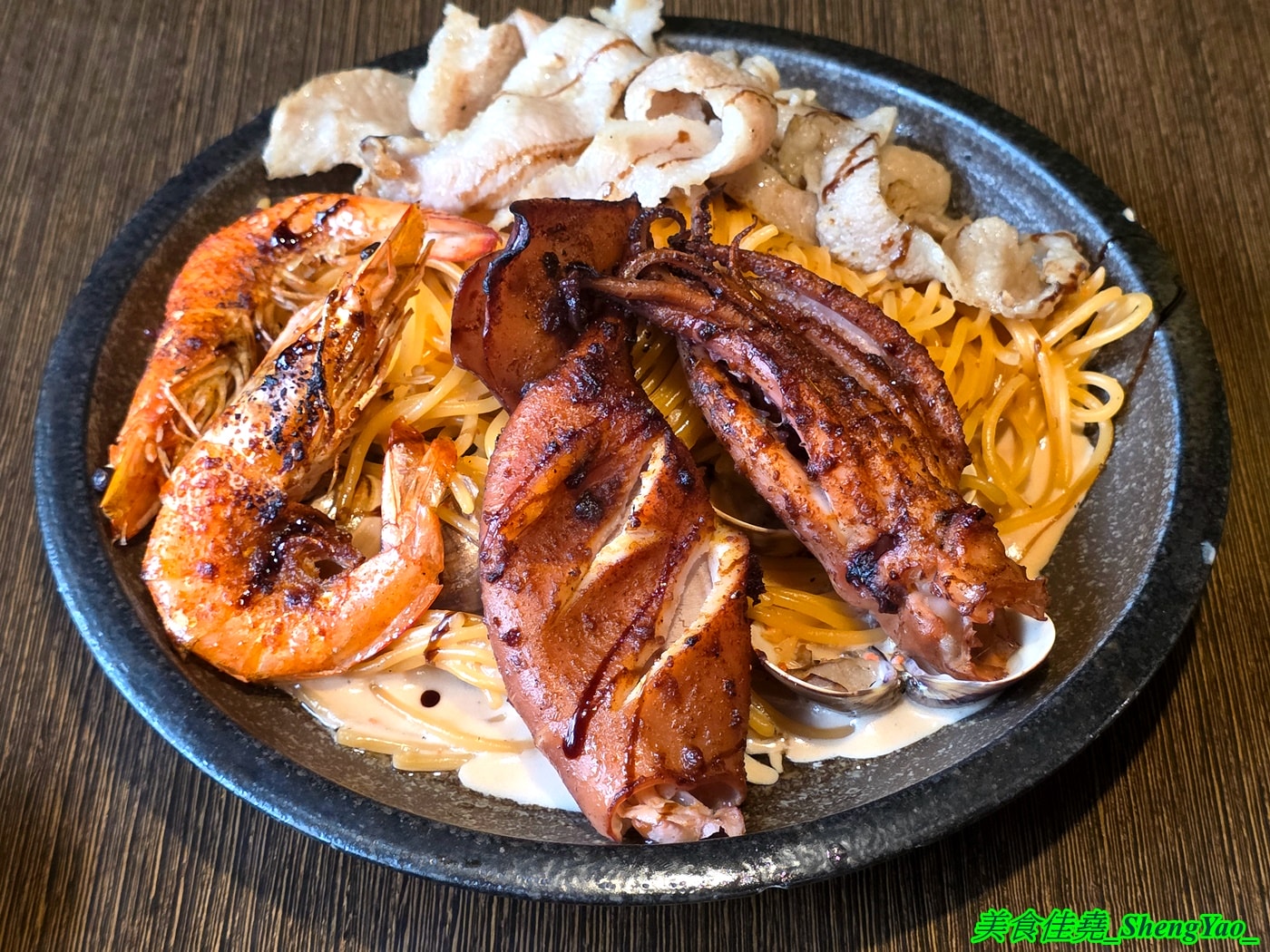 [台中北區]高沐 Pasta&Steak – 台中必吃的義大利麵，口味獨特用料有創意，主菜可自由搭配，廢墟風裝潢很有特色，一個人來吃還有打折喔。