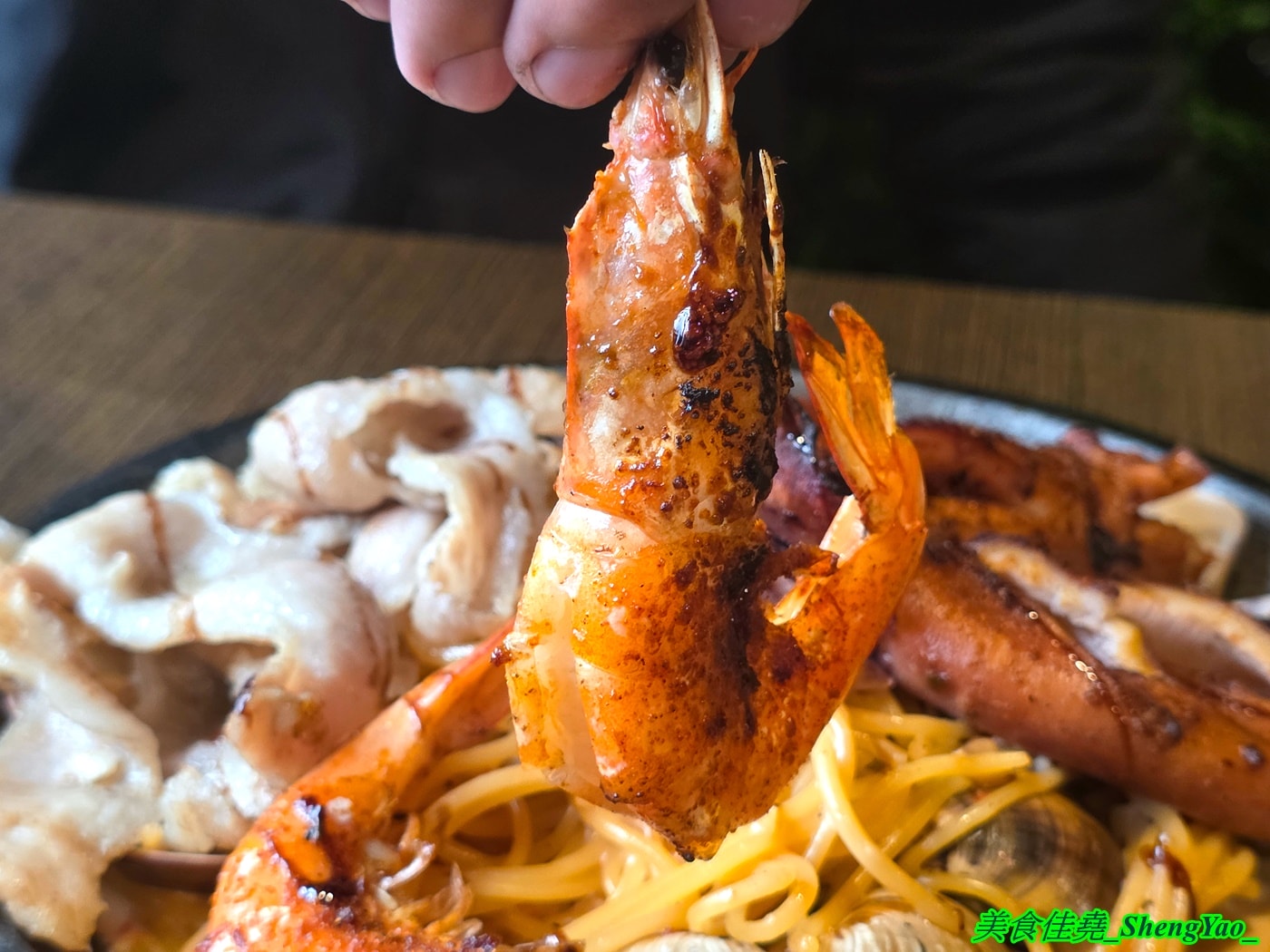 [台中北區]高沐 Pasta&Steak – 台中必吃的義大利麵，口味獨特用料有創意，主菜可自由搭配，廢墟風裝潢很有特色，一個人來吃還有打折喔。