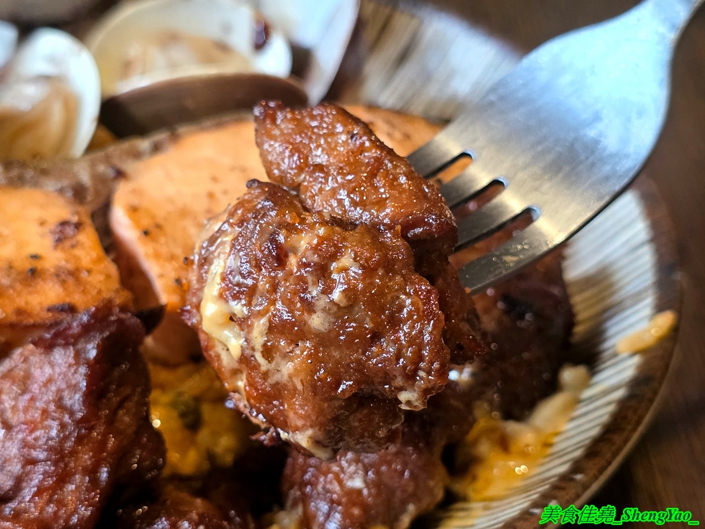 [台中北區]高沐 Pasta&Steak – 台中必吃的義大利麵，口味獨特用料有創意，主菜可自由搭配，廢墟風裝潢很有特色，一個人來吃還有打折喔。