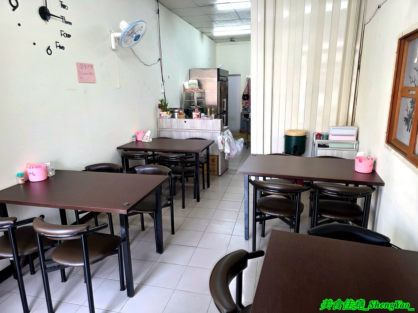[台中沙鹿]秀秀越南料理 – 海線又多了一間餐點有特色的越南料理，居然還有越南版的韓國部隊鍋拉麵，價位幾乎都在80-120元之間，內用還有冰涼冬瓜茶喝到飽。