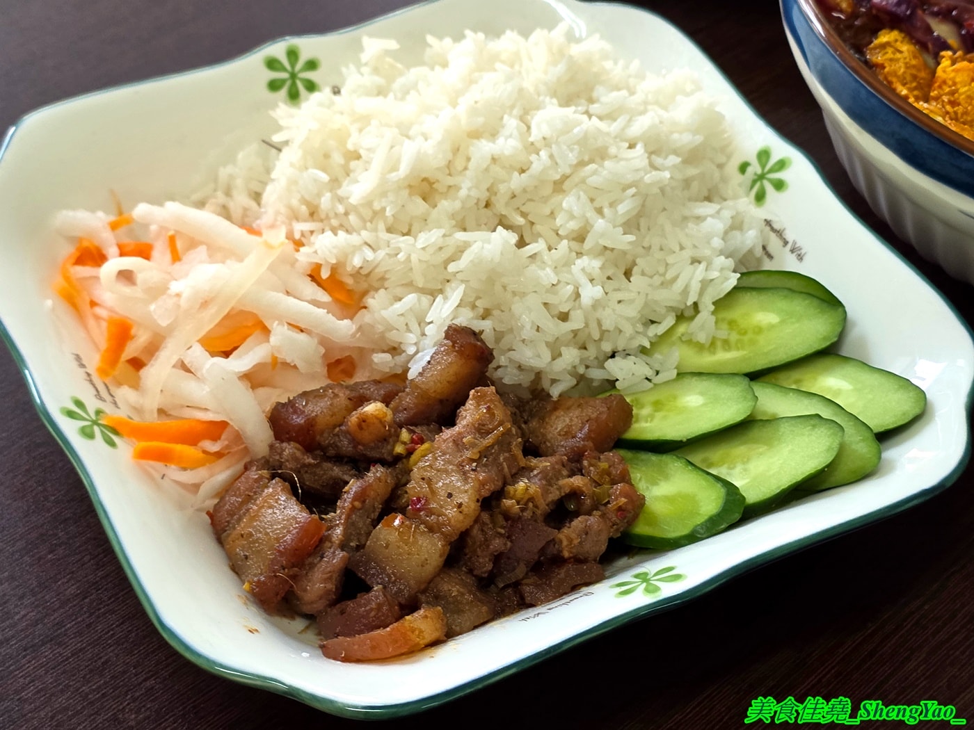 [台中沙鹿]秀秀越南料理 – 海線又多了一間餐點有特色的越南料理，居然還有越南版的韓國部隊鍋拉麵，價位幾乎都在80-120元之間，內用還有冰涼冬瓜茶喝到飽。