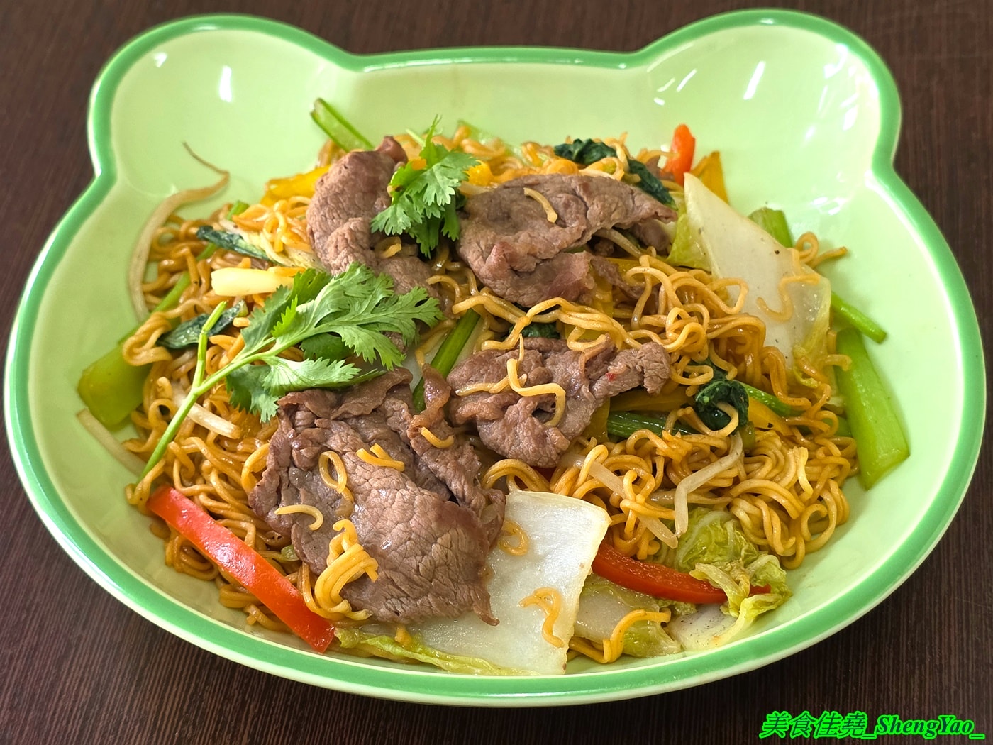 [台中沙鹿]秀秀越南料理 – 海線又多了一間餐點有特色的越南料理，居然還有越南版的韓國部隊鍋拉麵，價位幾乎都在80-120元之間，內用還有冰涼冬瓜茶喝到飽。