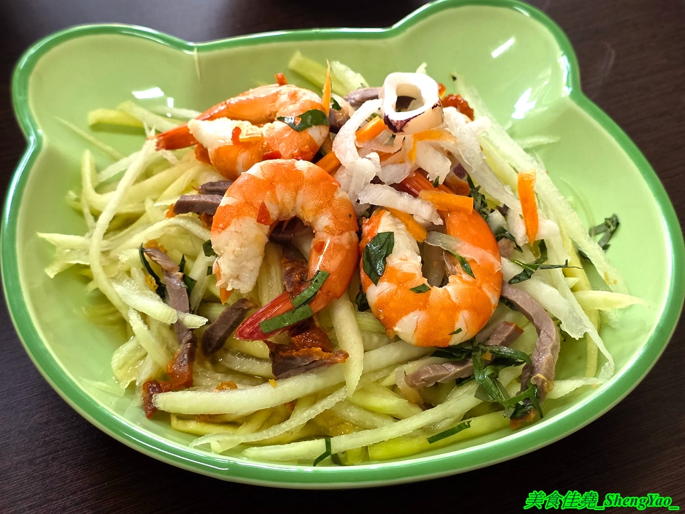 [台中沙鹿]秀秀越南料理 – 海線又多了一間餐點有特色的越南料理，居然還有越南版的韓國部隊鍋拉麵，價位幾乎都在80-120元之間，內用還有冰涼冬瓜茶喝到飽。