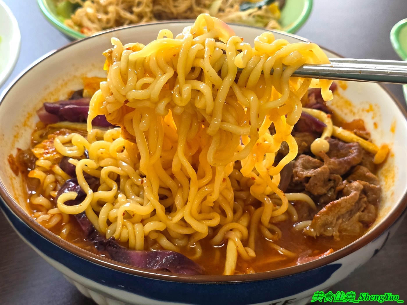 [台中沙鹿]秀秀越南料理 – 海線又多了一間餐點有特色的越南料理，居然還有越南版的韓國部隊鍋拉麵，價位幾乎都在80-120元之間，內用還有冰涼冬瓜茶喝到飽。