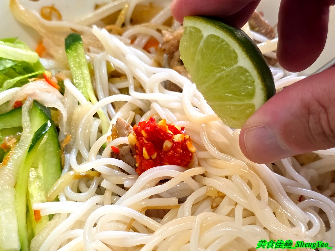 [台中沙鹿]秀秀越南料理 – 海線又多了一間餐點有特色的越南料理，居然還有越南版的韓國部隊鍋拉麵，價位幾乎都在80-120元之間，內用還有冰涼冬瓜茶喝到飽。