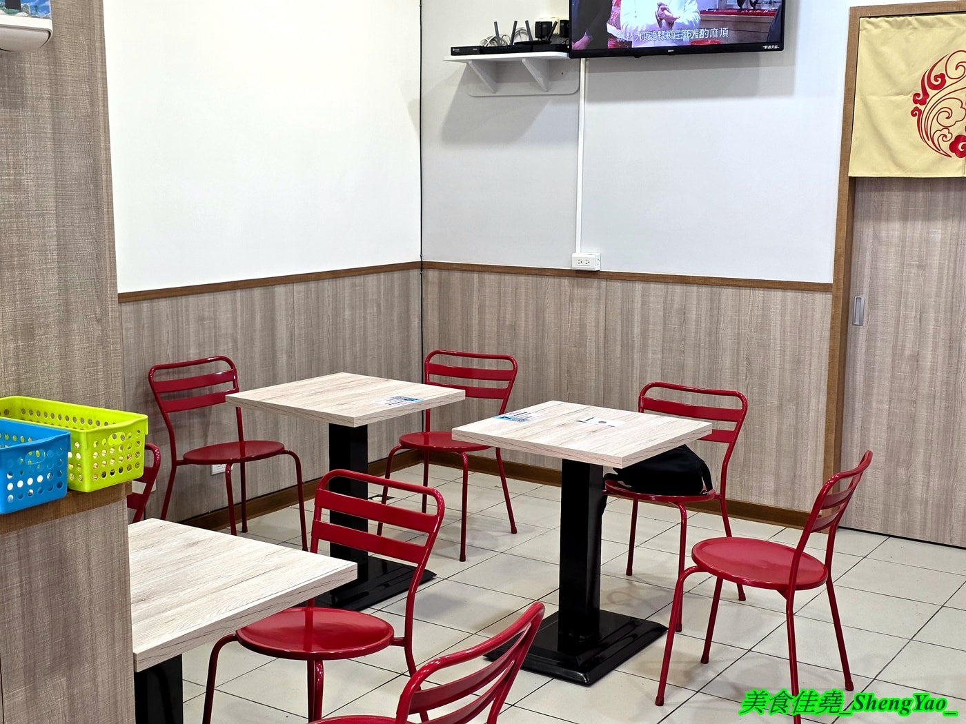 [台中沙鹿]鹿港圓環頂麵食館 沙鹿店 – 鹿港人氣小吃店海線首間分店，麵食樸實好吃，搭配特製辣椒辣油更對味，湯類很特別，滷味多樣都只要10元。