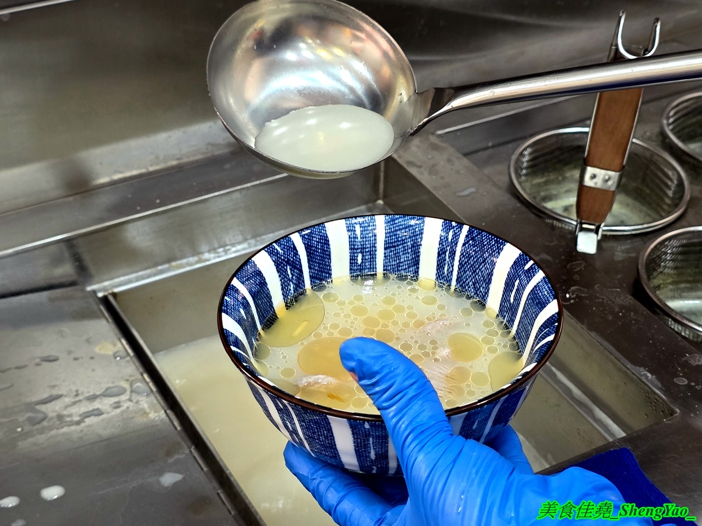 [台中沙鹿]鹿港圓環頂麵食館 沙鹿店 – 鹿港人氣小吃店海線首間分店，麵食樸實好吃，搭配特製辣椒辣油更對味，湯類很特別，滷味多樣都只要10元。