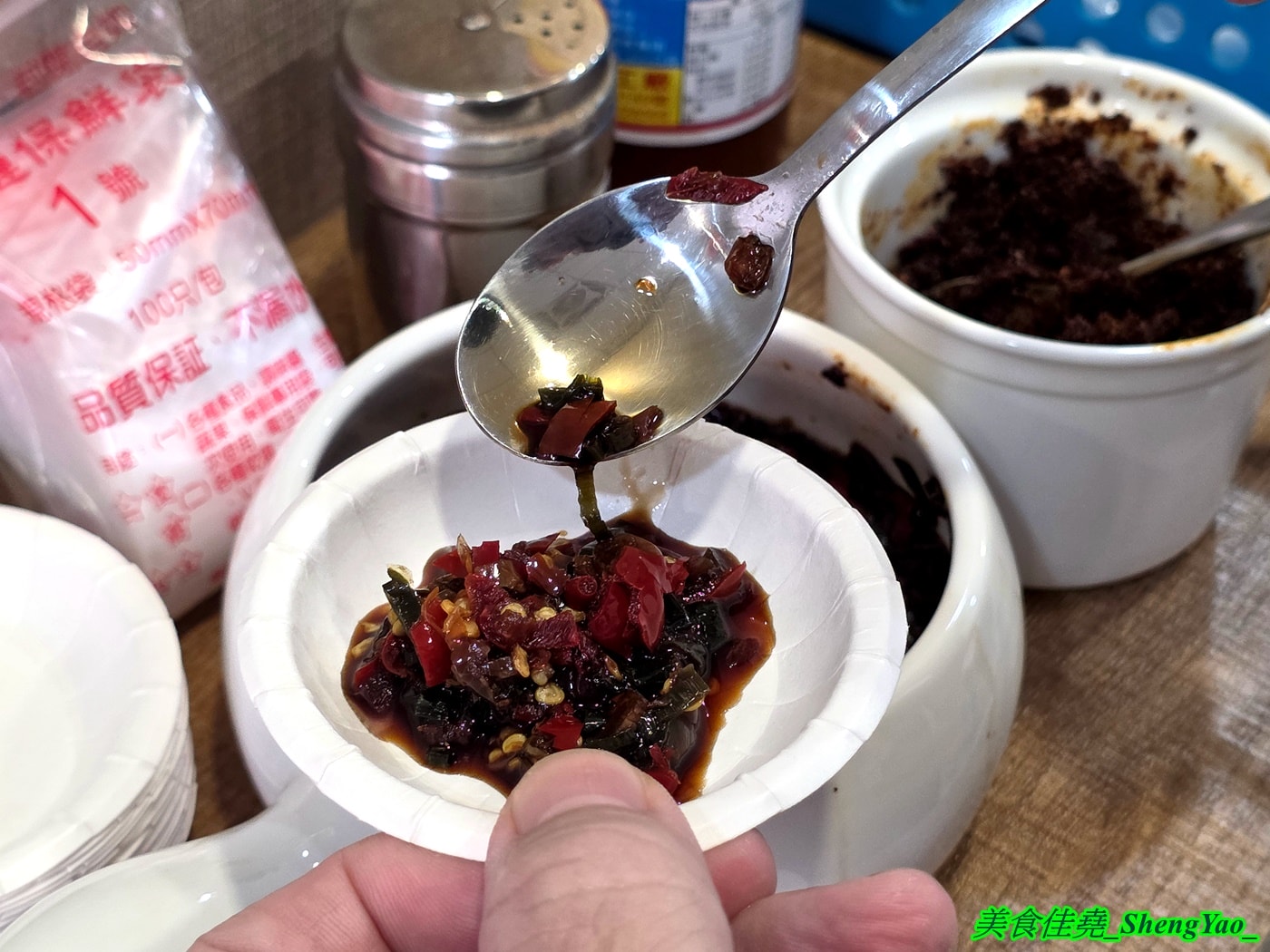 [台中沙鹿]鹿港圓環頂麵食館 沙鹿店 – 鹿港人氣小吃店海線首間分店，麵食樸實好吃，搭配特製辣椒辣油更對味，湯類很特別，滷味多樣都只要10元。