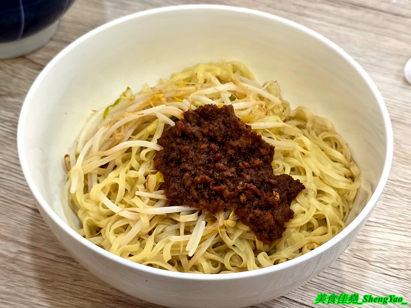 [台中沙鹿]鹿港圓環頂麵食館 沙鹿店 – 鹿港人氣小吃店海線首間分店，麵食樸實好吃，搭配特製辣椒辣油更對味，湯類很特別，滷味多樣都只要10元。
