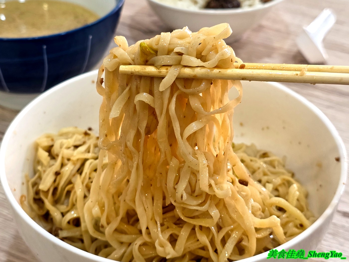 [台中沙鹿]鹿港圓環頂麵食館 沙鹿店 – 鹿港人氣小吃店海線首間分店，麵食樸實好吃，搭配特製辣椒辣油更對味，湯類很特別，滷味多樣都只要10元。
