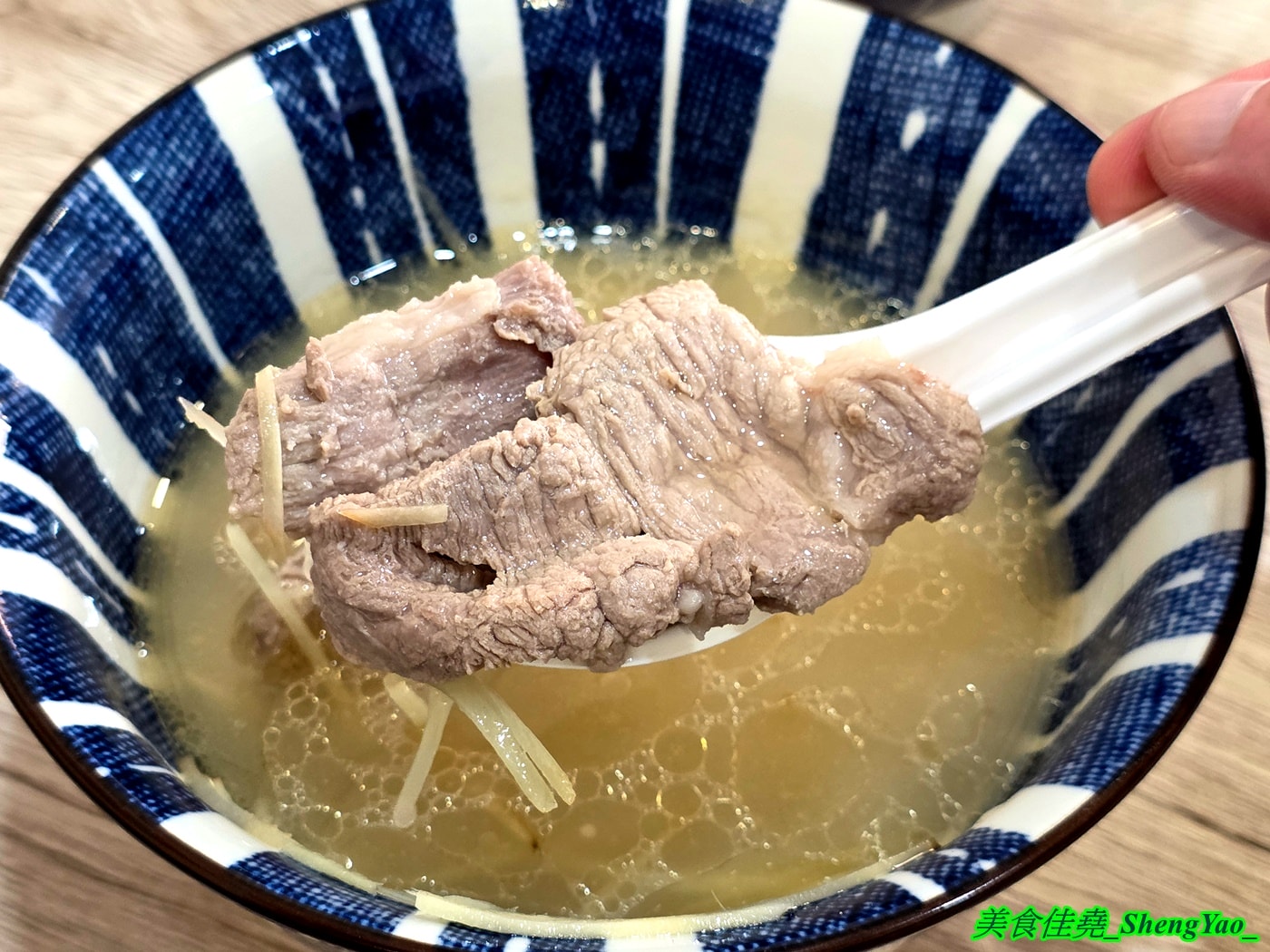 [台中沙鹿]鹿港圓環頂麵食館 沙鹿店 – 鹿港人氣小吃店海線首間分店，麵食樸實好吃，搭配特製辣椒辣油更對味，湯類很特別，滷味多樣都只要10元。