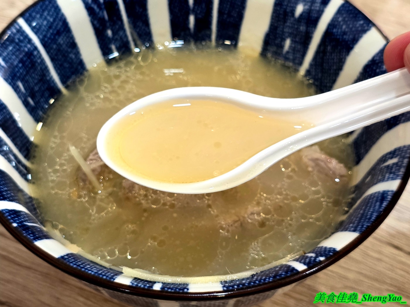 [台中沙鹿]鹿港圓環頂麵食館 沙鹿店 – 鹿港人氣小吃店海線首間分店，麵食樸實好吃，搭配特製辣椒辣油更對味，湯類很特別，滷味多樣都只要10元。