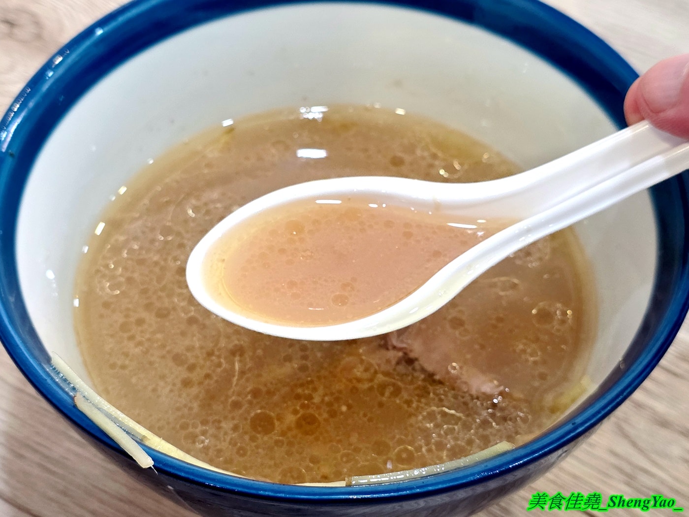 [台中沙鹿]鹿港圓環頂麵食館 沙鹿店 – 鹿港人氣小吃店海線首間分店，麵食樸實好吃，搭配特製辣椒辣油更對味，湯類很特別，滷味多樣都只要10元。