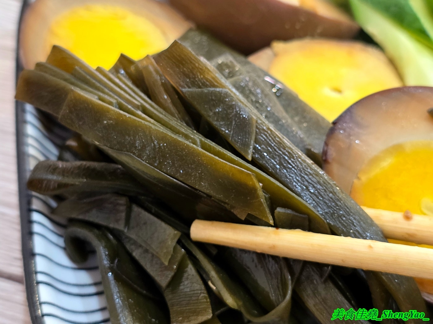 [台中沙鹿]鹿港圓環頂麵食館 沙鹿店 – 鹿港人氣小吃店海線首間分店，麵食樸實好吃，搭配特製辣椒辣油更對味，湯類很特別，滷味多樣都只要10元。