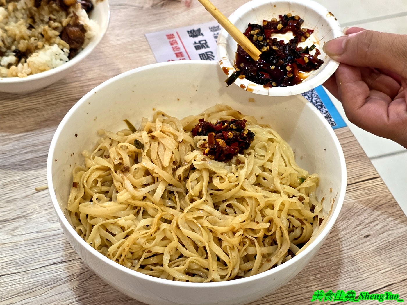 [台中沙鹿]鹿港圓環頂麵食館 沙鹿店 – 鹿港人氣小吃店海線首間分店，麵食樸實好吃，搭配特製辣椒辣油更對味，湯類很特別，滷味多樣都只要10元。