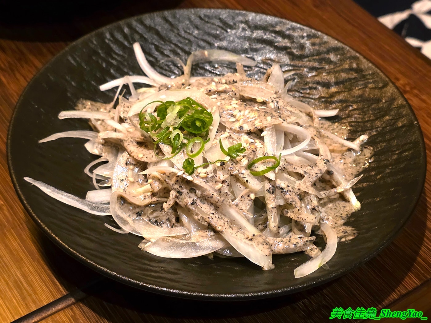 [台中西屯]三条河原町 惠中店 – 有”台中小京都”之稱的日式居酒屋開新分店，不一樣的江戶時期日式懷舊風，踏入店內彷彿時光開始倒流，有2樓小閣樓，雙人隔間包廂座位非常適合情侶約會。