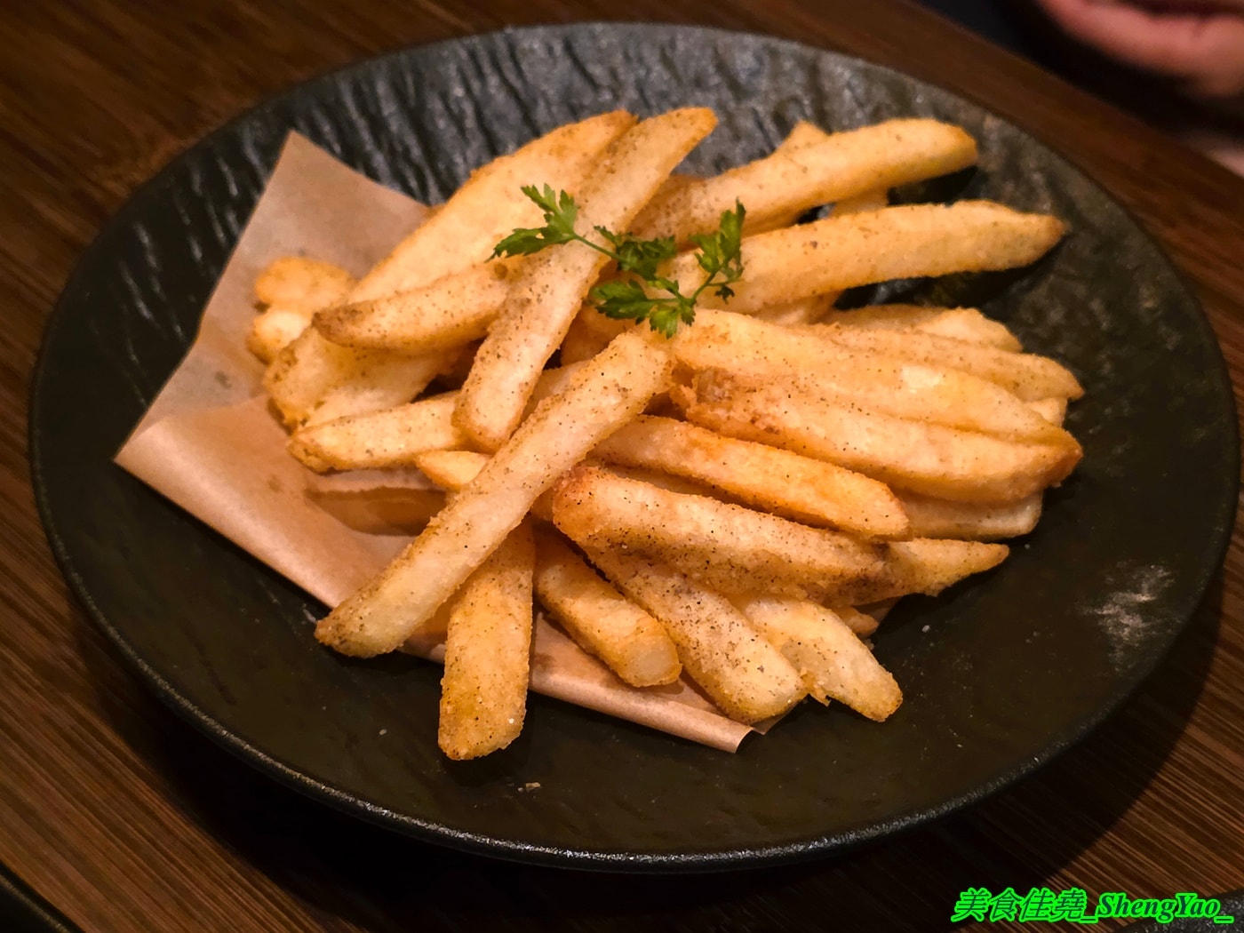 [台中西屯]三条河原町 惠中店 – 有”台中小京都”之稱的日式居酒屋開新分店，不一樣的江戶時期日式懷舊風，踏入店內彷彿時光開始倒流，有2樓小閣樓，雙人隔間包廂座位非常適合情侶約會。