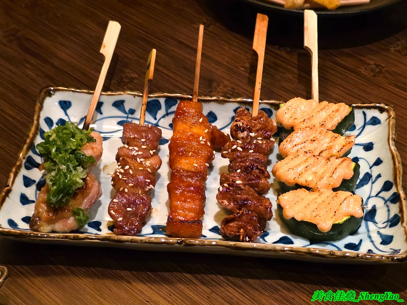 [台中西屯]三条河原町 惠中店 – 有”台中小京都”之稱的日式居酒屋開新分店，不一樣的江戶時期日式懷舊風，踏入店內彷彿時光開始倒流，有2樓小閣樓，雙人隔間包廂座位非常適合情侶約會。
