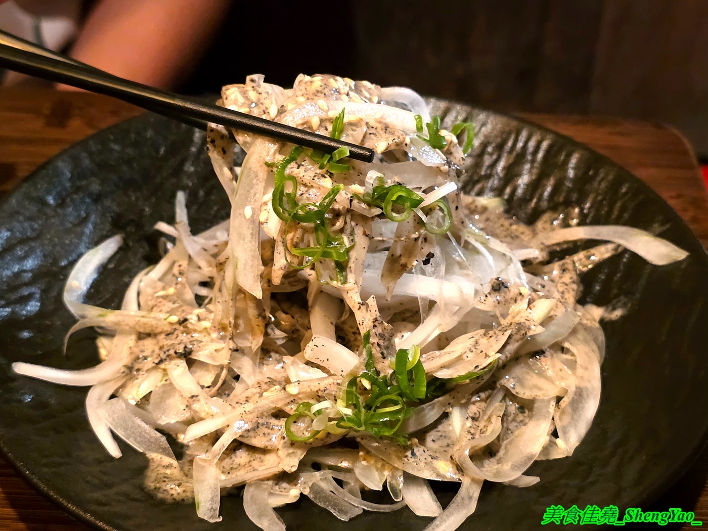 [台中西屯]三条河原町 惠中店 – 有”台中小京都”之稱的日式居酒屋開新分店，不一樣的江戶時期日式懷舊風，踏入店內彷彿時光開始倒流，有2樓小閣樓，雙人隔間包廂座位非常適合情侶約會。