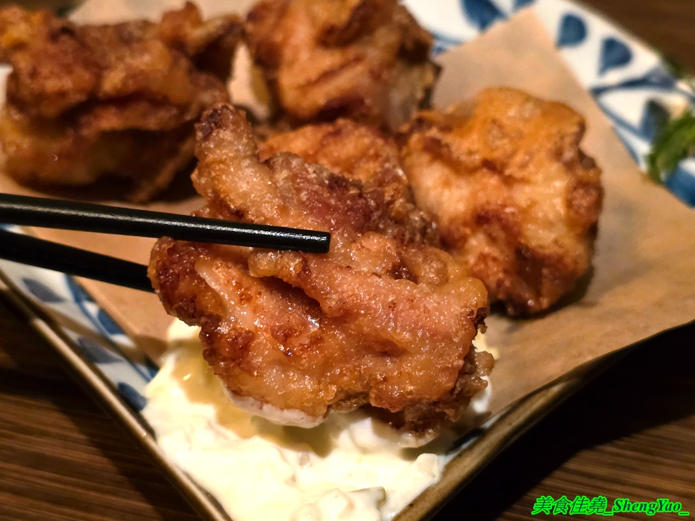 [台中西屯]三条河原町 惠中店 – 有”台中小京都”之稱的日式居酒屋開新分店，不一樣的江戶時期日式懷舊風，踏入店內彷彿時光開始倒流，有2樓小閣樓，雙人隔間包廂座位非常適合情侶約會。