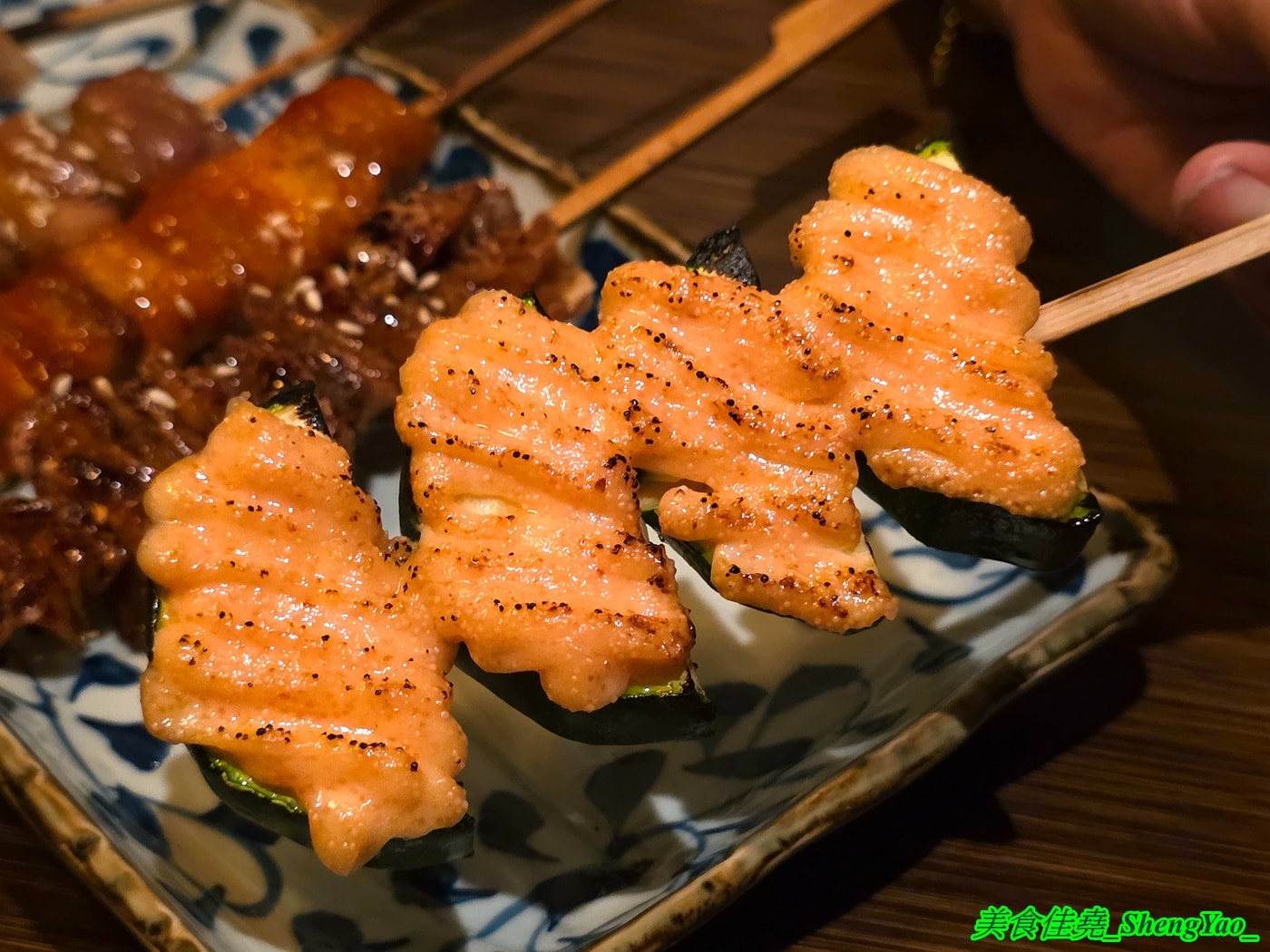 [台中西屯]三条河原町 惠中店 – 有”台中小京都”之稱的日式居酒屋開新分店，不一樣的江戶時期日式懷舊風，踏入店內彷彿時光開始倒流，有2樓小閣樓，雙人隔間包廂座位非常適合情侶約會。