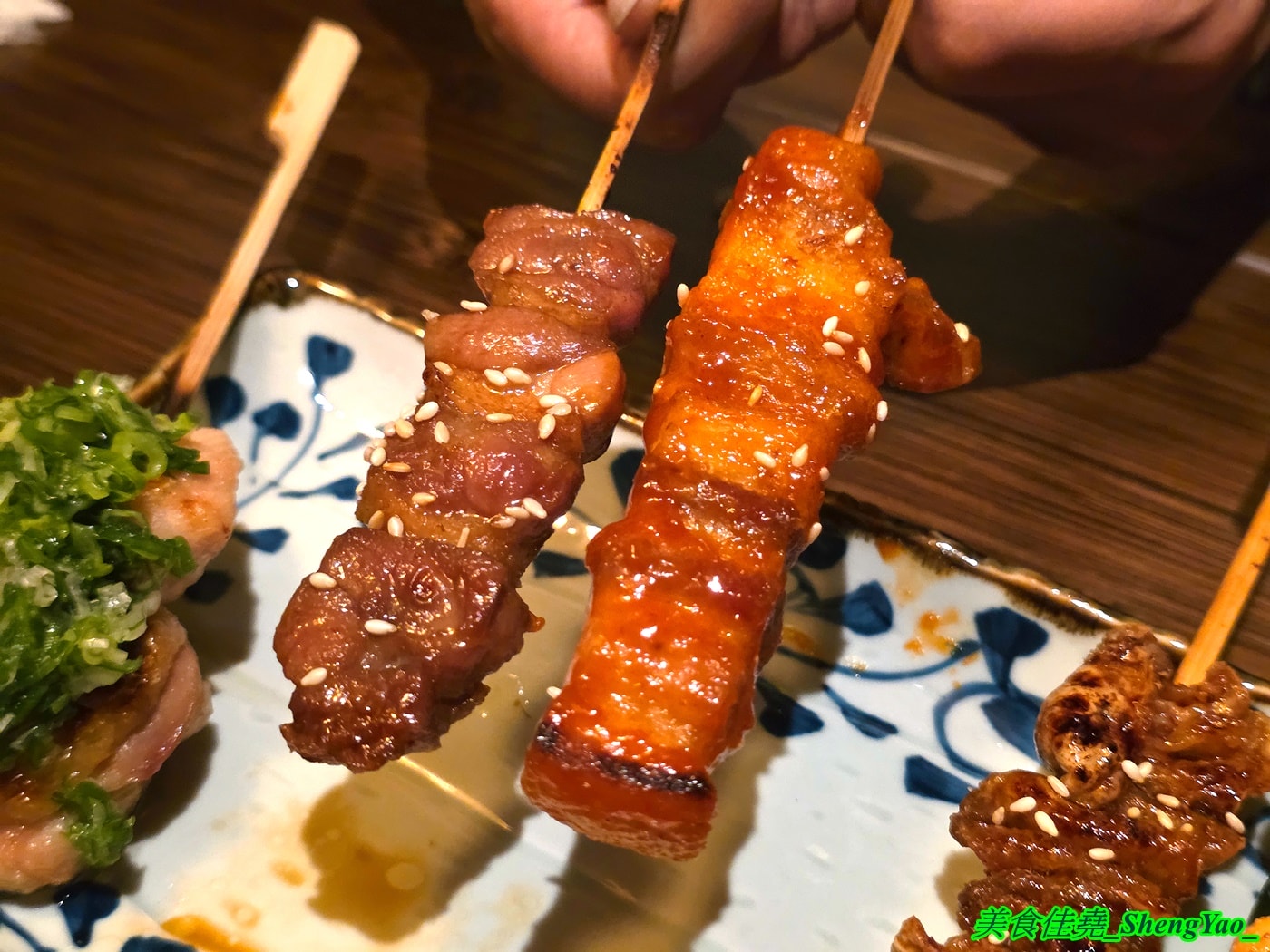 [台中西屯]三条河原町 惠中店 – 有”台中小京都”之稱的日式居酒屋開新分店，不一樣的江戶時期日式懷舊風，踏入店內彷彿時光開始倒流，有2樓小閣樓，雙人隔間包廂座位非常適合情侶約會。