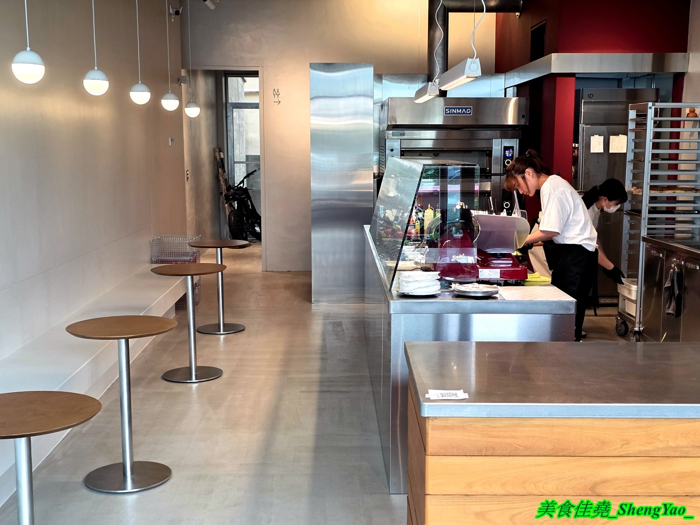 [台中梧棲] FiCO Sandwich Café – 海線也能吃到道地好吃的佛卡夏三明治了，有很多外國人來吃，透明化製作過程給人感覺新奇有趣。