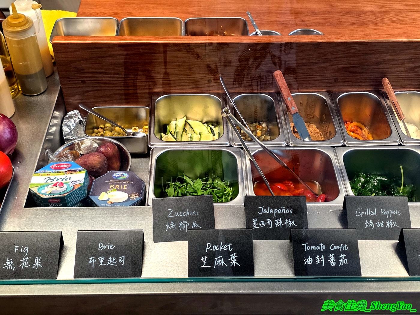 [台中梧棲] FiCO Sandwich Café – 海線也能吃到道地好吃的佛卡夏三明治了，有很多外國人來吃，透明化製作過程給人感覺新奇有趣。