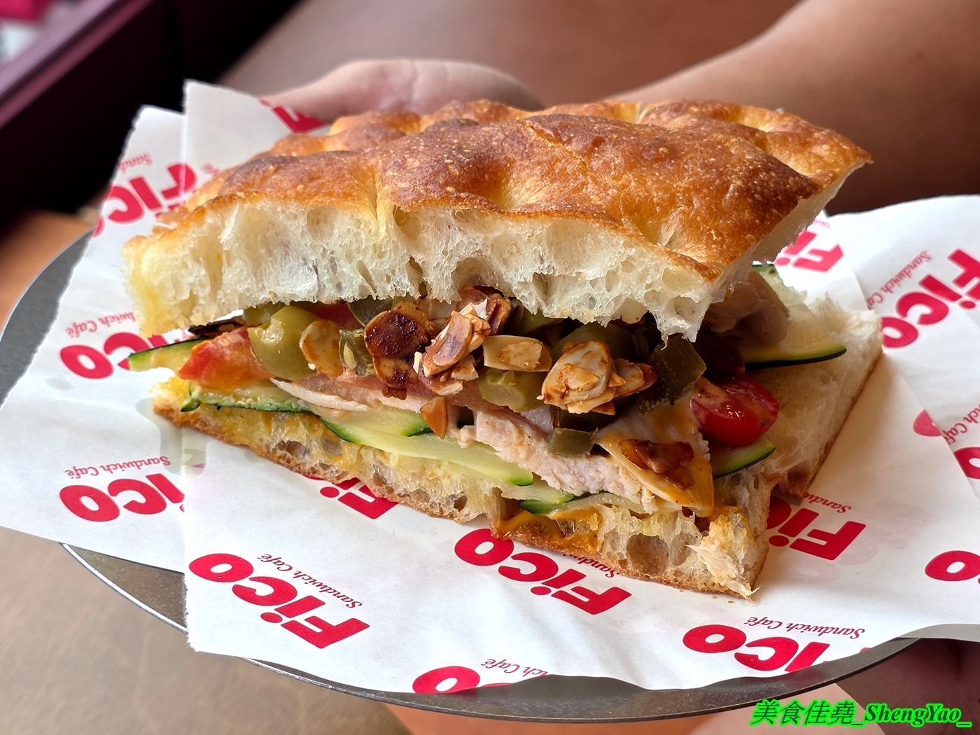 [台中梧棲] FiCO Sandwich Café – 海線也能吃到道地好吃的佛卡夏三明治了，有很多外國人來吃，透明化製作過程給人感覺新奇有趣。
