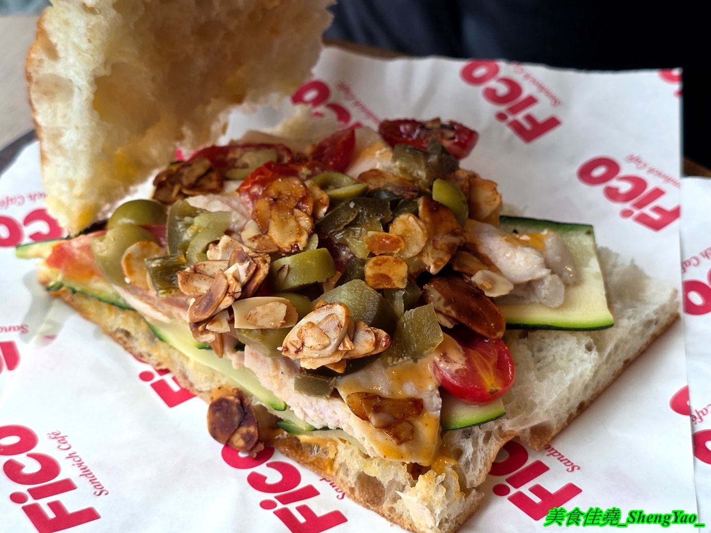 [台中梧棲] FiCO Sandwich Café – 海線也能吃到道地好吃的佛卡夏三明治了，有很多外國人來吃，透明化製作過程給人感覺新奇有趣。