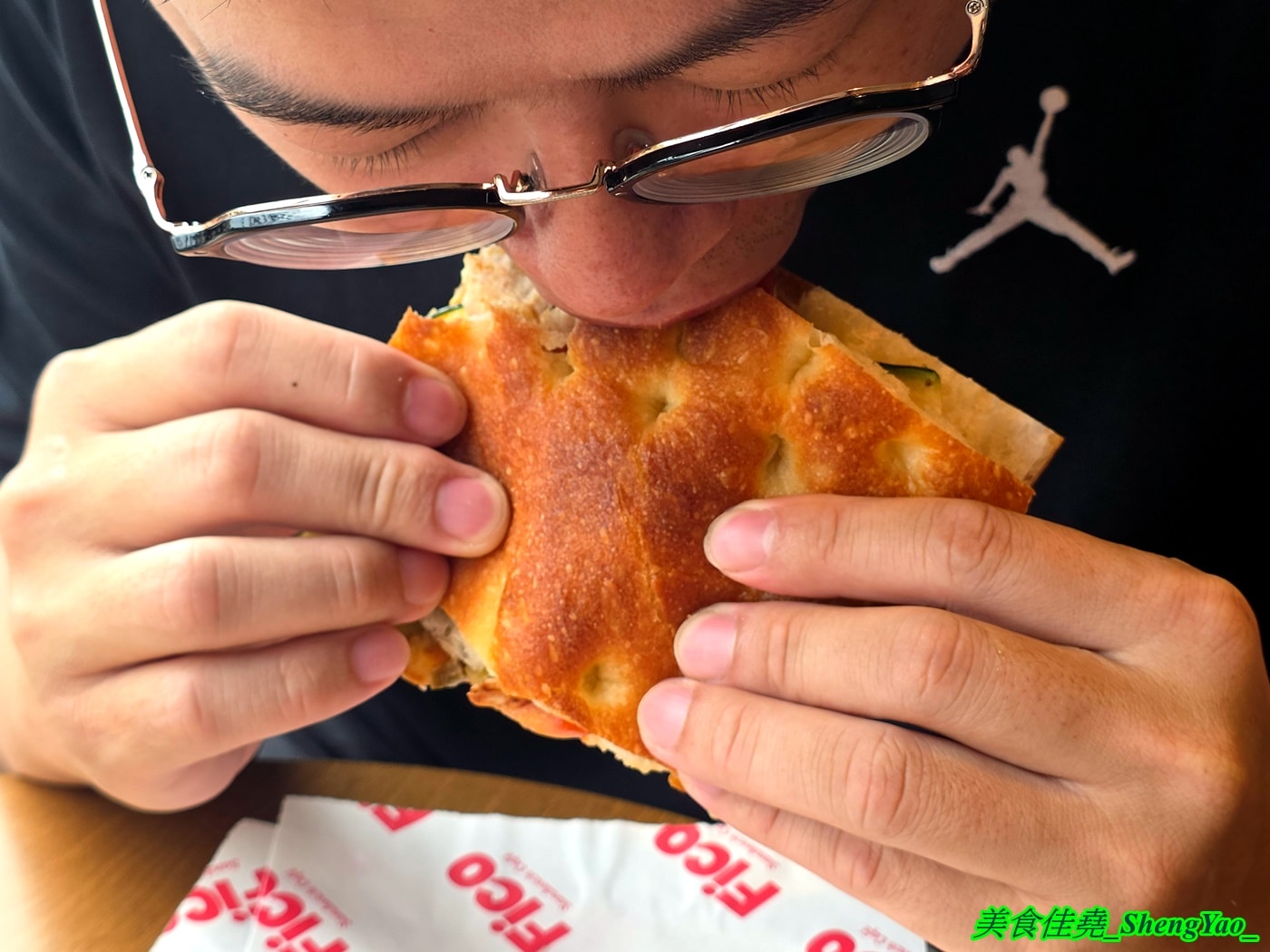 [台中梧棲] FiCO Sandwich Café – 海線也能吃到道地好吃的佛卡夏三明治了，有很多外國人來吃，透明化製作過程給人感覺新奇有趣。